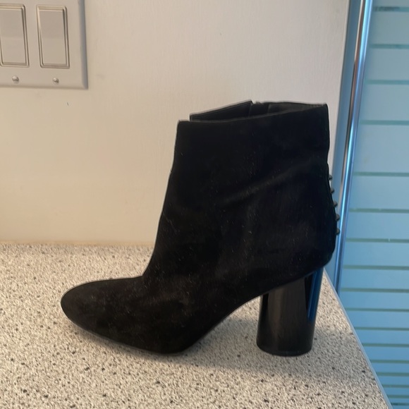 Kendall + Kylie notched suede booties in black - Picture 3 of 6